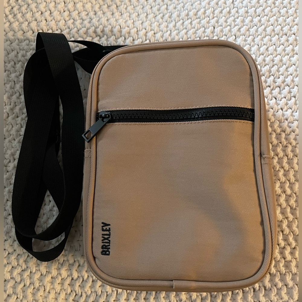 Brixley medium sling bag